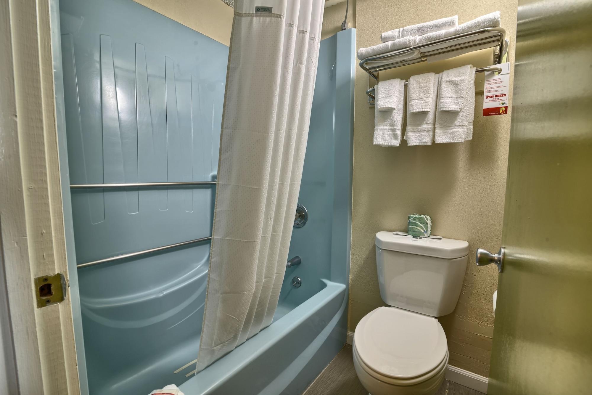 Super 8 By Wyndham Bangor Hotell Eksteriør bilde