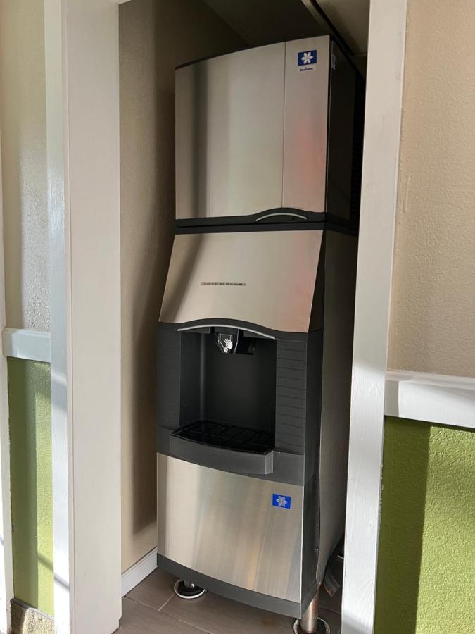Super 8 By Wyndham Bangor Hotell Eksteriør bilde