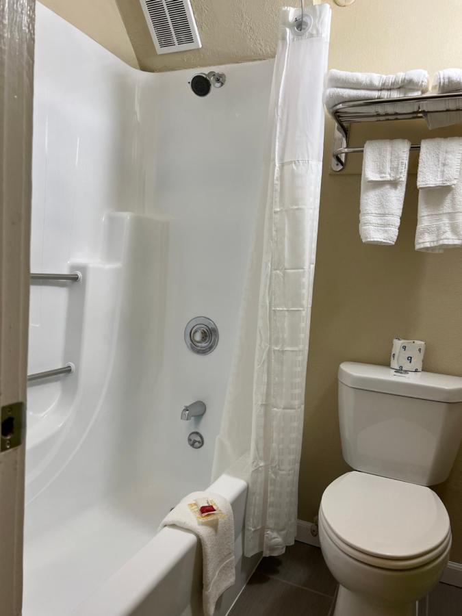 Super 8 By Wyndham Bangor Hotell Eksteriør bilde