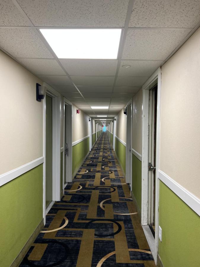 Super 8 By Wyndham Bangor Hotell Eksteriør bilde